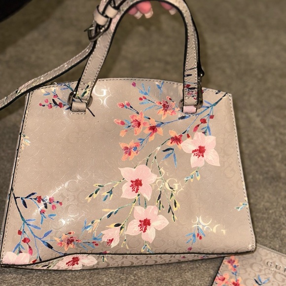 💓Guess💓 purse + wallet set - Picture 5 of 5